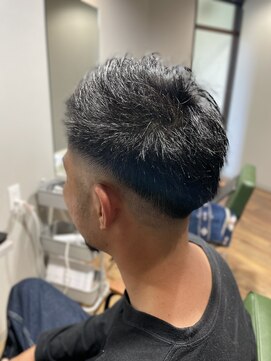 ティエル(tiers) フェード風カット