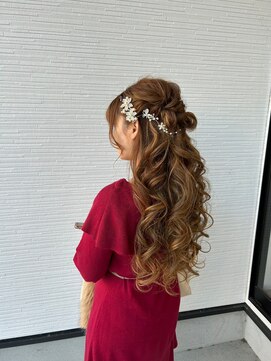 アパートメントヘアー ロングくるくるハーフアップ