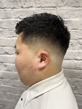 グレイスフル バーバープラチナム 六本木店(Graceful Barber platinum) フェード/スキンフェード/ビジネス/黒髪/ショート/スーツ