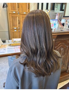 ハグヴィアン(HUG BIEN) 赤みを抑えるオリーブベージュ