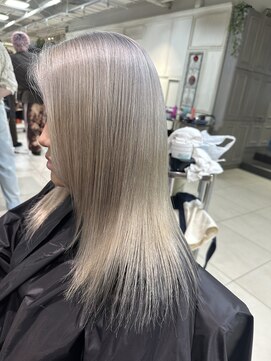 フォルテ 島田店 ホワイトシルバーカラー