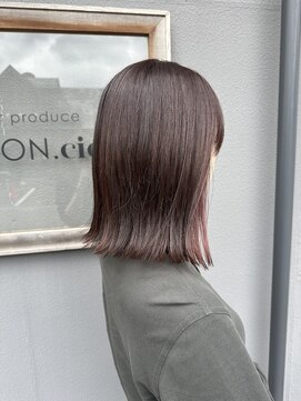 キュオンシア(CUEON. ciea) 切りっぱなし×イヤリングカラー×ピンクブラウン