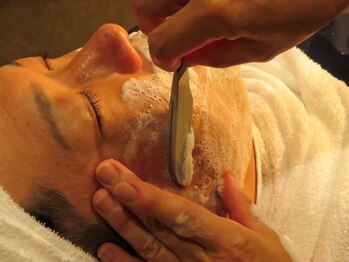 ヘアーサロン サトウの写真/デザインにこだわるメンズに◎印象を左右するヒゲ・眉のお手入れはプロにお任せください!