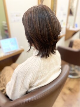 フリージア(freesia) 30代40代50代/ウルフスタイル/艶髪/白髪染め