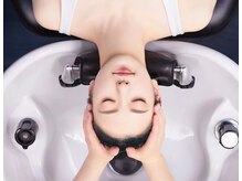 大人女性、男性の髪質や頭皮の悩みを改善しながらトレンドのヘアスタイルを提案します。