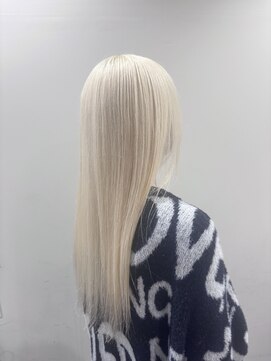 アン(Hair make un) 【森山陽向　抜きっぱなしブロンド】