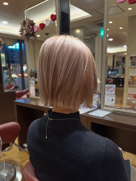 トイロ(toiro) レイヤーカットミルクティーベージュブリーチなしダブルカラー