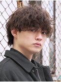 緩め波巻きスパイラルパーマシャドウパーマメンズセンターパート