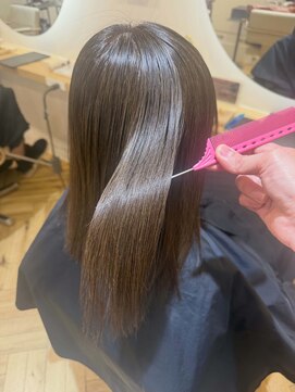 イリー 代官山(ILY) 酸性ストレート ミディ前髪あり