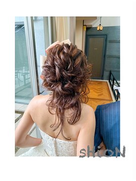 シオン(sHioN) 下目シニヨンスタイル