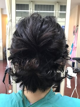 ヘアサロン ユニティ(Hair Salon Unity) カチューシャツイスト編み&外ハネスタイル