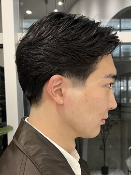 フイ メンズヘア ヨヨギ(Hui men's hair yoyogi) メンズ/アップバング/ツーブロックマッシュ/束感ショート波巻き