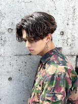 アーリー(Ali'i)&nbsp;ツイストスパイラルパーマセンターパートツーブロックマッシュ