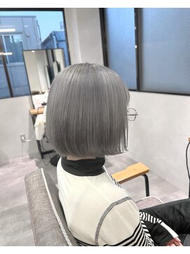 ミュラ(mulah) ハイトーンカラーホワイトシルバー＊ブリーチカラーミニボブ