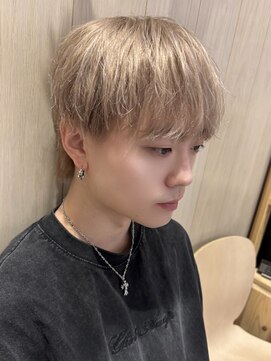 フリーラ 表参道(freera) ホワイトベージュのメンズ韓国ヘア
