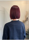 ハイライトカラー艶ワインレッドの上品ボブ