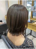 外ハネレイヤーボブ×カーキグレージュ