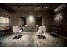 Y.F.S.T. hair cut only salon 西国立（カット専門店）の雰囲気（グレー基調で、自分好みにとことんこだわった落ち着いた空間）
