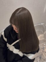 ベガ(VEGA)&nbsp;オリーブベージュ×赤み消しカラー