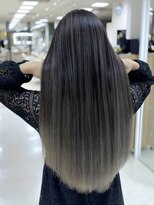 シャルムバイケンジ(Charm.by KENJE)&nbsp;デザインカラーバレイヤージュ細めハイライト白髪ぼかし東京銀座