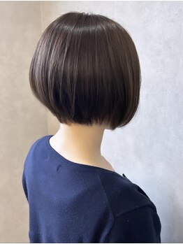 クラヴィ(Cravie)の写真/大人女性の美しさを引き出すこだわりサロン。白と水色を基調とした明るい店内で自分へのご褒美タイムを。