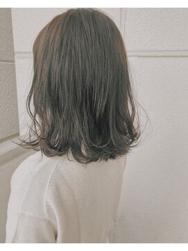 エヌ(n) 外ハネロブ×オリーブグレージュ