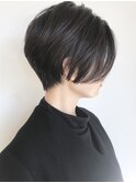 【モリオ原宿】黒髪ショートボブ前髪なし前下がり耳かけ