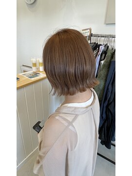 ジジ チーク 栃木(Gigi cheek) ブリーチ1回/外ハネスタイル/ミルクティーベージュ◎