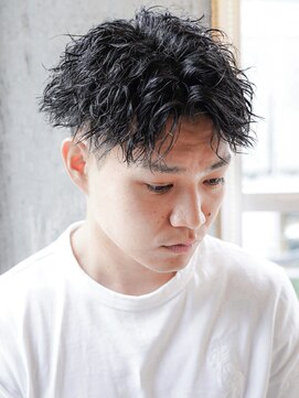 アルファ 新宿(alpha) フェザーパーマ/ブルーブラック/刈り上げセンターパート[新宿]