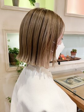 ヒビヲ(HIBIO) ショートボブタッセルボブ切りっぱなしボブハイトーンカラー韓国