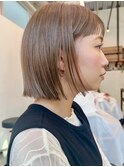 ベージュ×ボブ