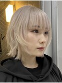 ホワイトカラー　抜きっぱなし　ホワイトブロンド　ミニボブ
