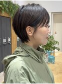 コンパクトな顔まわり×耳掛けショート