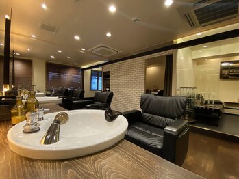 レオム(Re Homme)の写真/30代～50代の大人の男性に“ちょうどいい”バーバー。年齢とともに変わる髪質や頭皮に対応します。