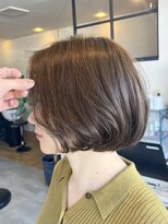 りら(Lilas)&nbsp;前髪なし赤みを抑えたナチュラル系カラーボブ