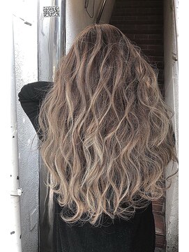 リア 大阪梅田(Ria) ～バレイヤージュ外国人風カラー～【Ria 大阪 梅田】