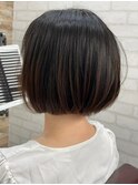 ショートボブ/センターパート/ツヤ髪/グラデーション/イヤリング