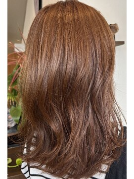 ヘアーサロン プアメリア(Puamelia) レイヤーパーマ暖色系ハイトーンブラウンウェーブロング