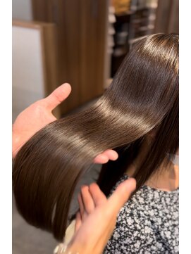 ララルーモ 渋谷公園通り店(LaLarOomo) 大人女性30代40代向けさらさらストレート