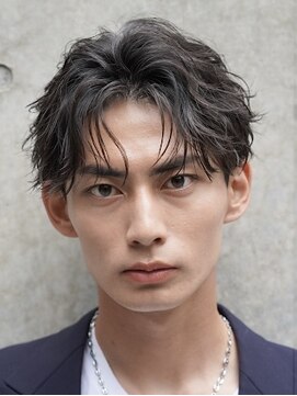 フィフス トウキョウ (fifth TOKYO) センターパート七三毛流れフェザーパーマ