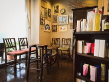 美容室 シノン(chinon)の雰囲気（ ナチュラルな雰囲気の店内。菜園カワトクから徒歩1分で便利）