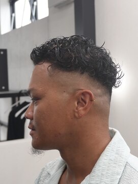 アストロ(ASTRO) スキンフェード×ツイストスパイラル/ワイルドパーマ/刈り上げ