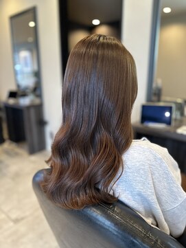 メゾン アヴァロ(Maison Avallo) 柔らかオリーブベージュカラー