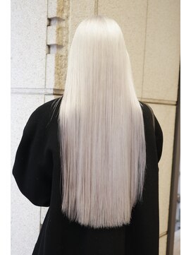 ヤド 原宿(YADO) ホワイト/ホワイトブロンド/ホワイトシルバー