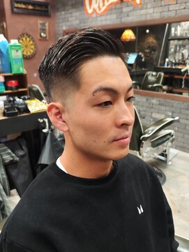 スリーセント 栄(3/cent) サイドパート/フェードカット/スキンフェード