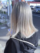 ブレイズヘアー(BLAZEhair) 【透明感ハイトーン】ホワイトシルバー×ブリーチ4回