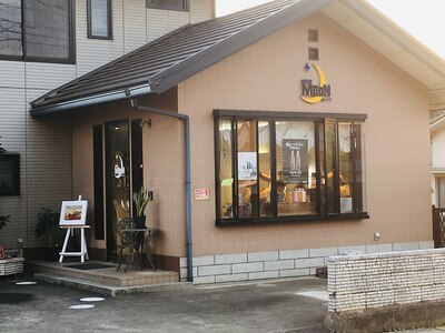 閑静な住宅地農面道路沿い、つぐみ喫茶前