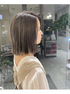 ビアノバ(via nova) 切りっぱなしボブの暗髪カラー