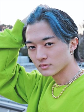 ガズル ハラジュク(GUZZLE HARAJUKU) 前下がりセンターパート　フェイスフレーミング　ワックスなし