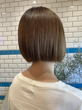 ルームバイシー 新宿(Loom. by Sea) オリーブカラー×ストレートボブ【杉野ちひろ】